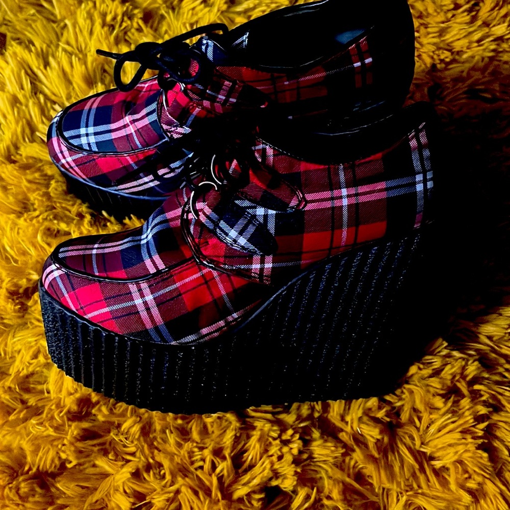 Cute plaid Booties. Like new